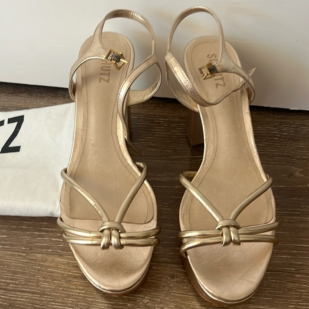 NWOT Schutz platform heels